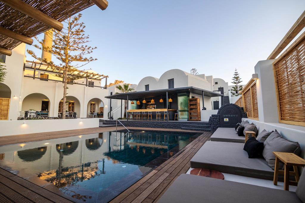Scorpios Beach – Zwembad met loungebank, Monolithos