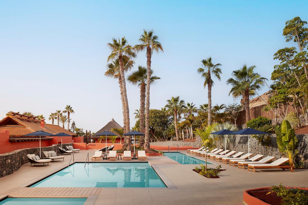 Tivoli La Caleta Resort Tenerife – Zwembad met ligbedden, Adeje