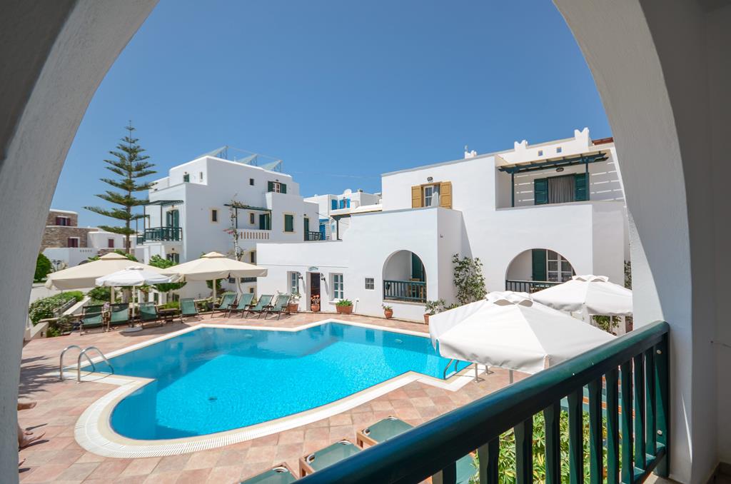 Spiros Hotel & Appartementen – Zwembad vanaf balkon, Naxos-Stad