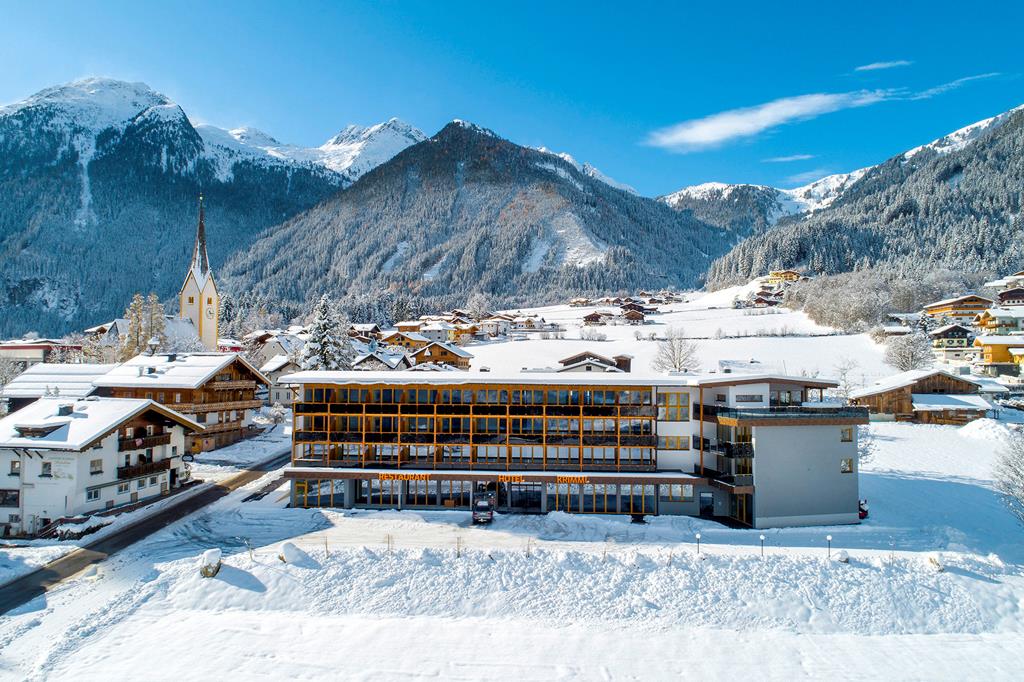 TUI SUNEO Krimml – Hotel in besneeuwde bergen, Krimml