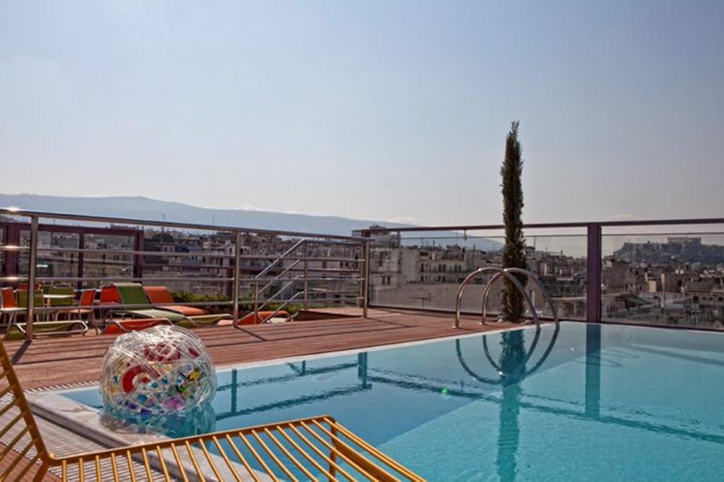 Novus – Dakzwembad, Athene