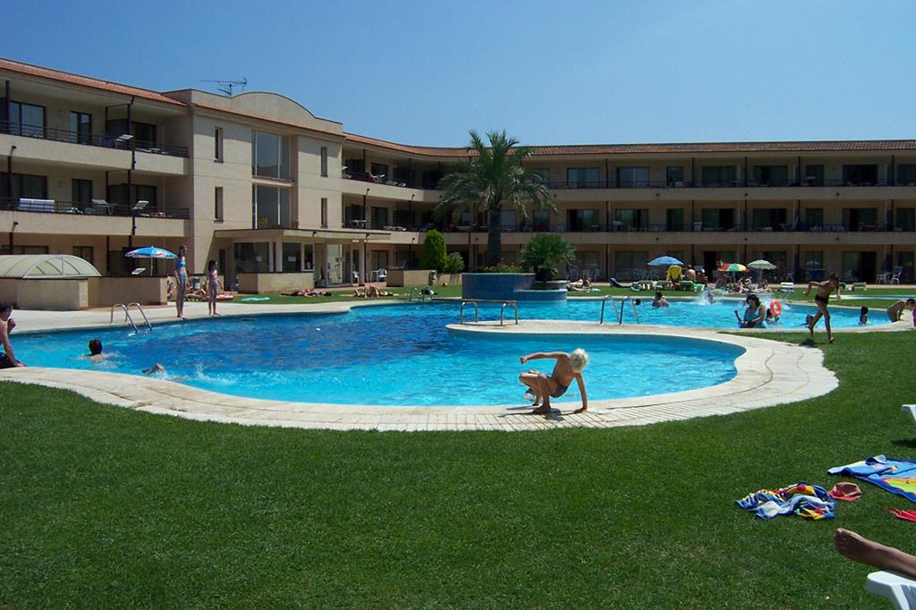 Aparthotel & Village Golf Beach – Zwembad met gazon, Platja de Pals