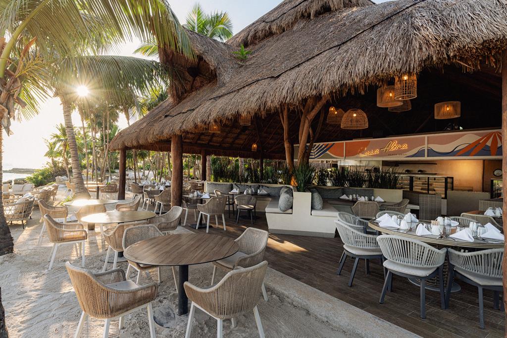 Grand Sirenis Riviera Maya Resort & Spa – Restaurant onder palmen, Akumal