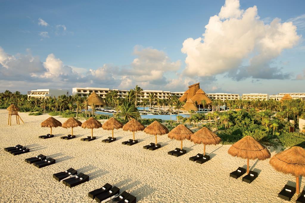 Secrets Maroma Beach Riviera Cancun – Strand met parasols, Punta Maroma