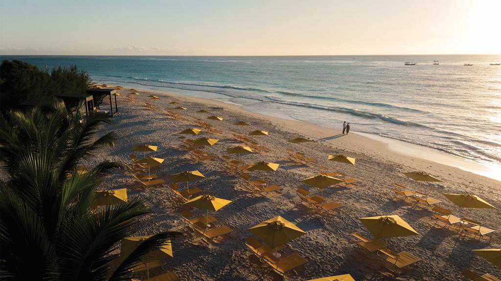 The Mora Zanzibar – Strand met parasols, Matemwe