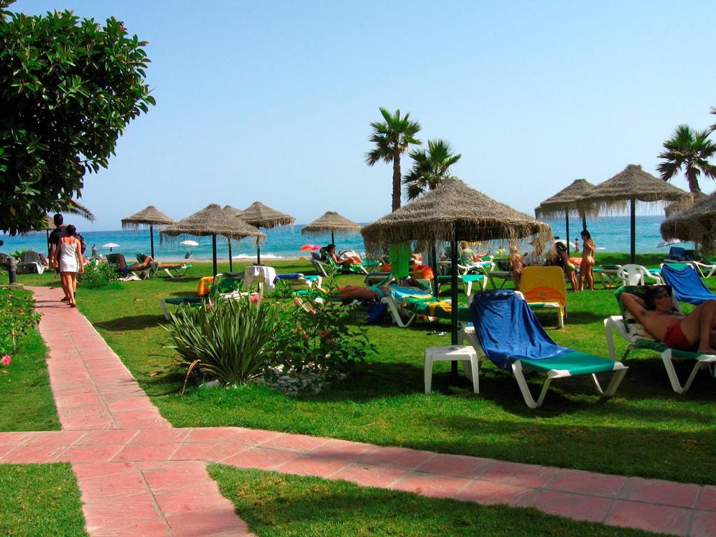 Marinas de Nerja – Tuin met strandtenten, Nerja