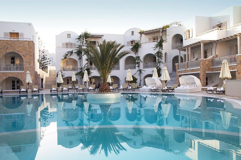 Aegean Plaza – Zwembad en gevel, Kamari