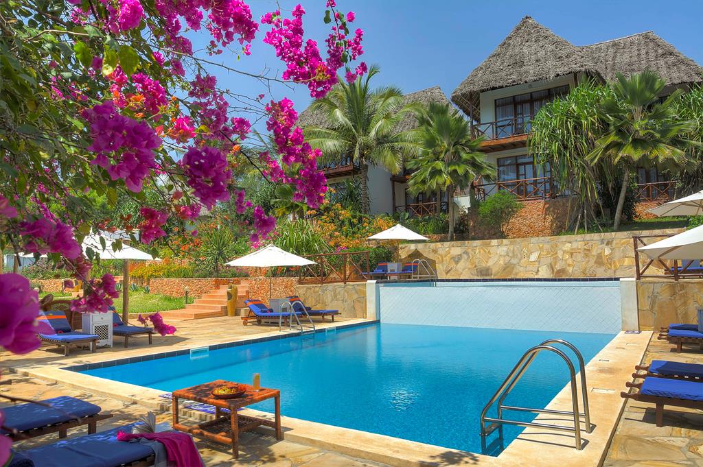 Sultan Sands Island Resort & Spa – Zwembad met bloemen, Kiwengwa