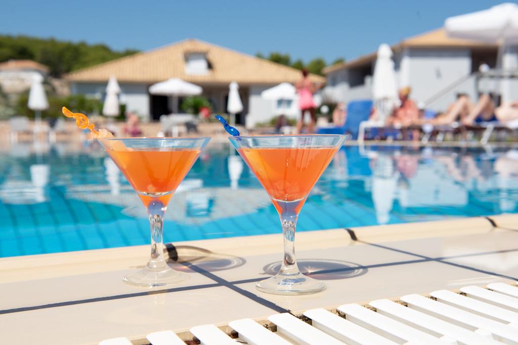 Keri Village & Spa – Cocktails bij het zwembad, Keri