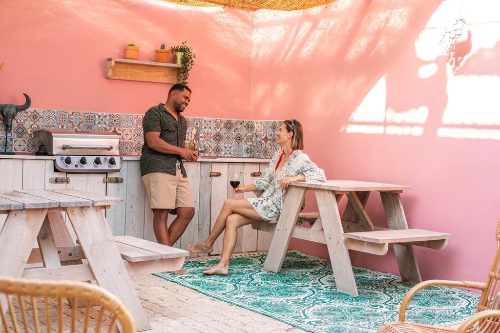 Boho Bohemian Boutique – Terras met barbecue, Willemstad