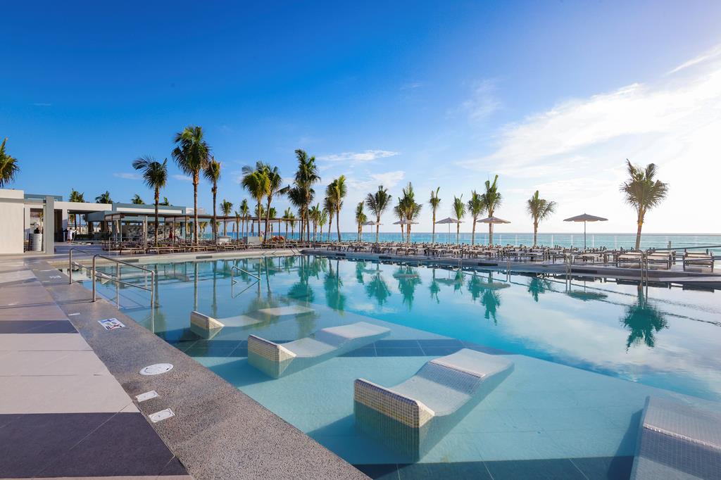 Riu Ventura – Zwembad met palmen, Cancún