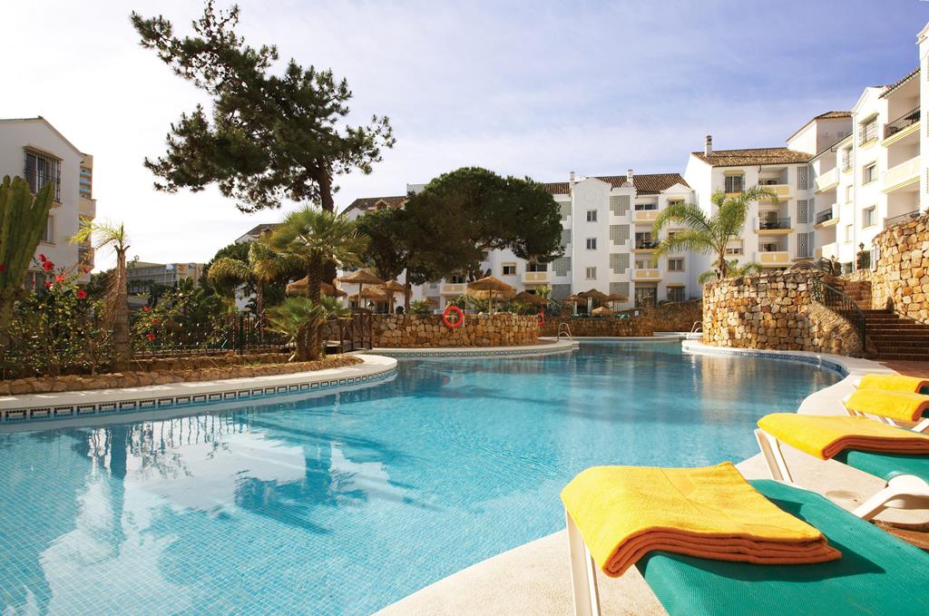 Alanda Club Marbella – Zwembad met ligbedden, Marbella