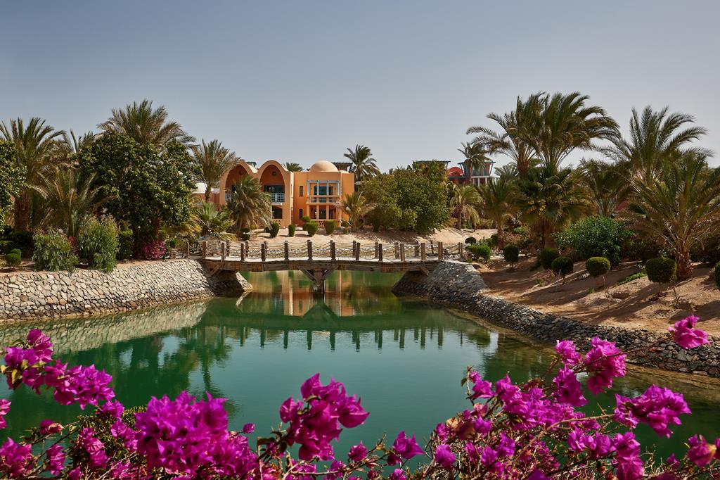 Sheraton Miramar Resort – Lagune met bloemen, El Gouna
