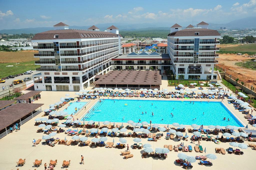 Eftalia Aqua Resort & Spa – Zwembad met parasols, Alanya