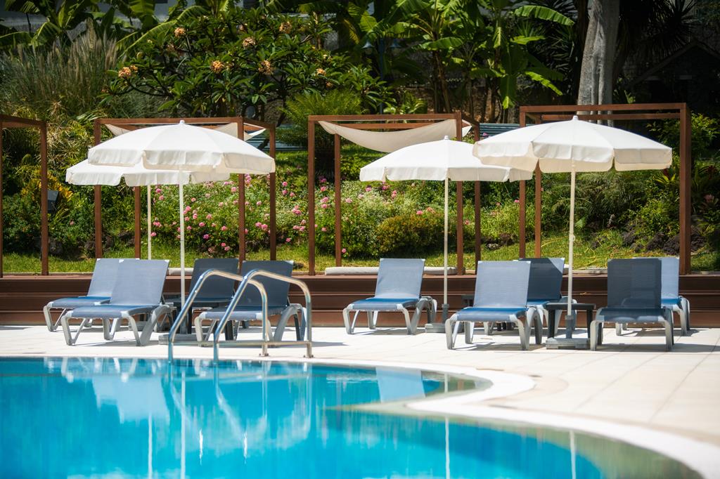 Girassol Hotel – Zwembad met parasols, Funchal