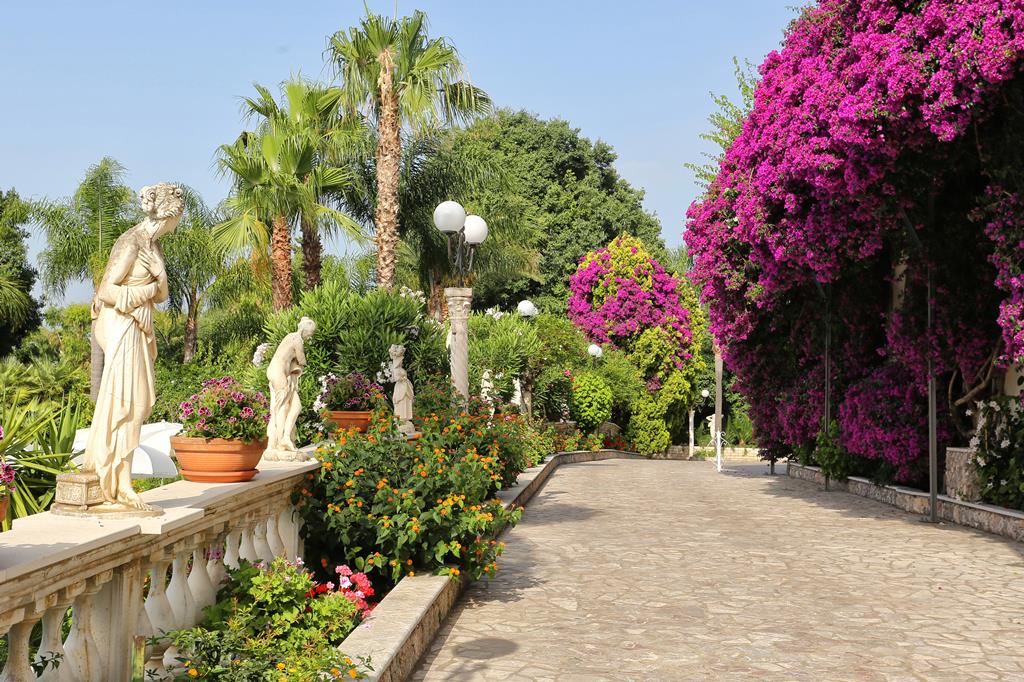 S'Alphio Garden Hotel & Spa – Tuin met bougainville, Giardini Naxos