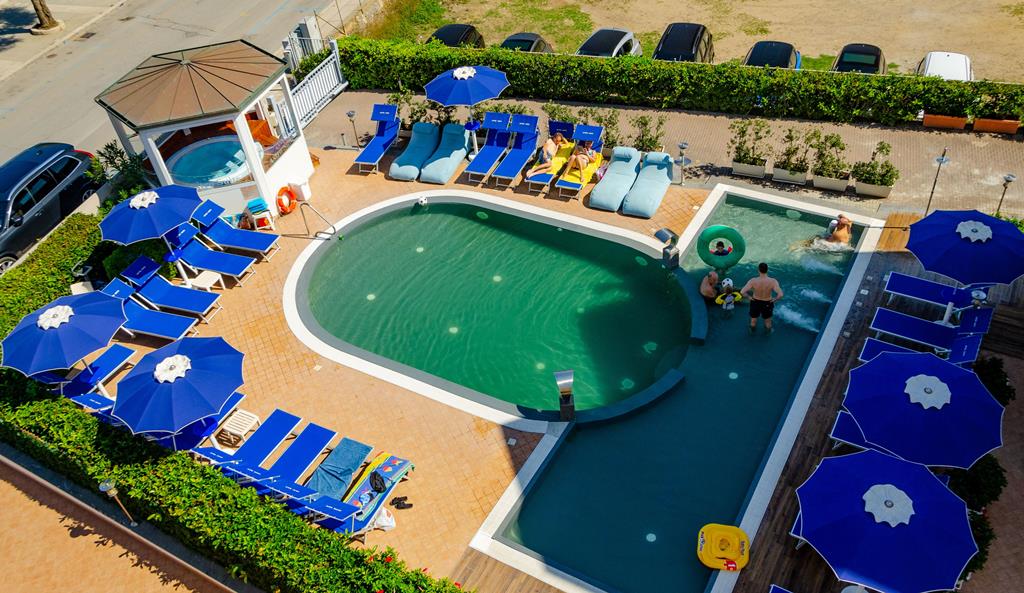 Astro Suite – Zwembad van bovenaf, Cefalu