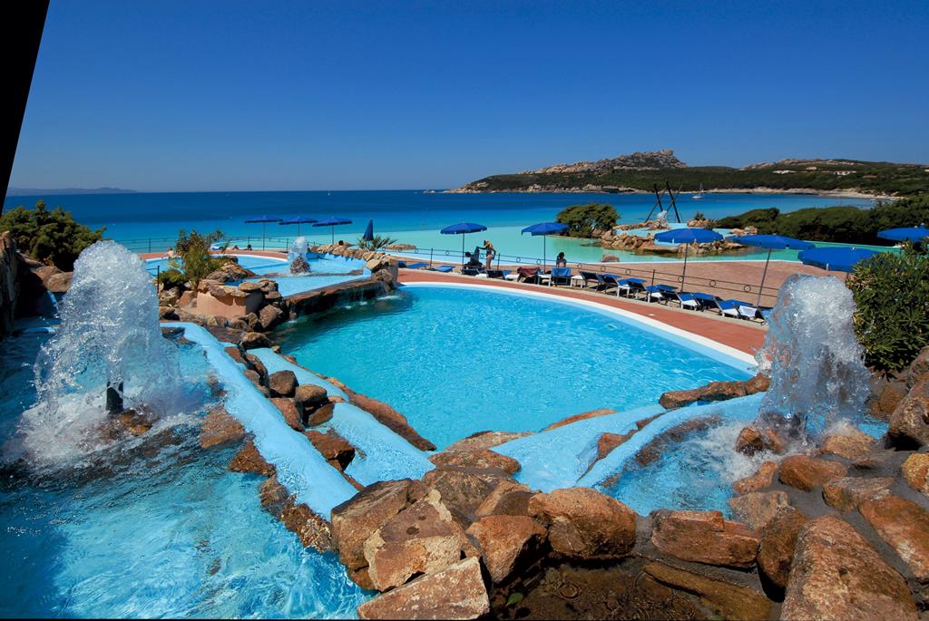 Colonna Grand Capo Testa – Zwembad met watervallen, Santa Teresa Gallura
