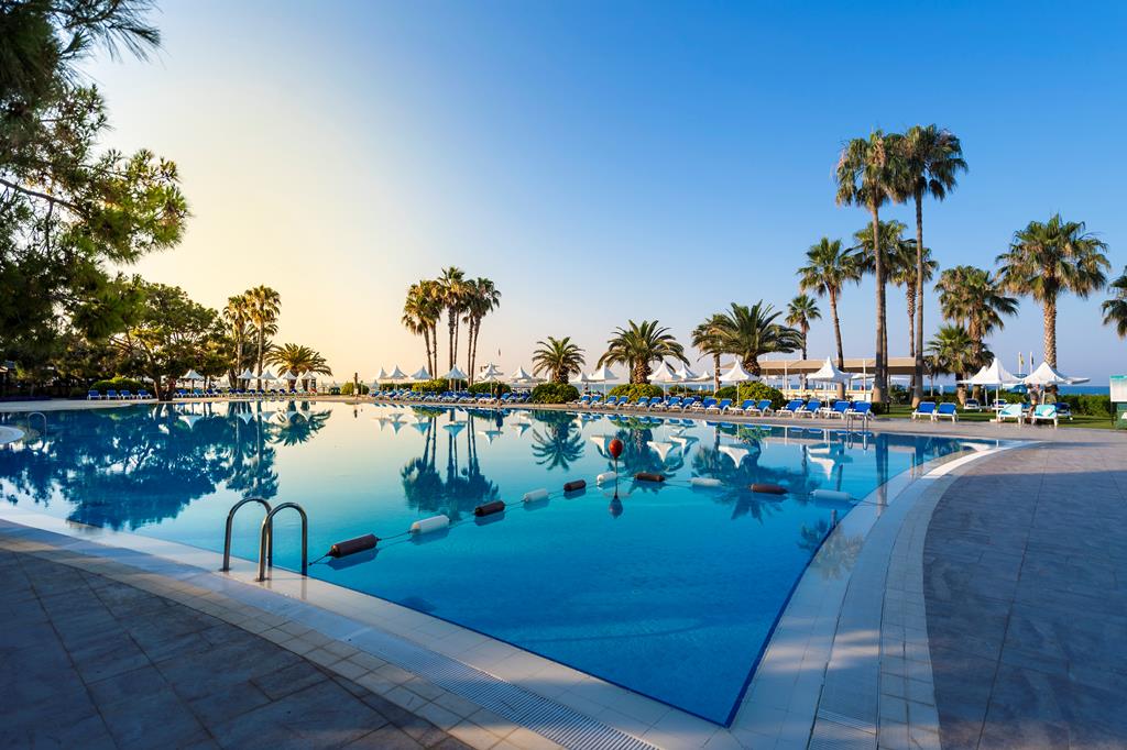 Turquoise Resort Hotel & Spa – Zwembad met palmen, Side