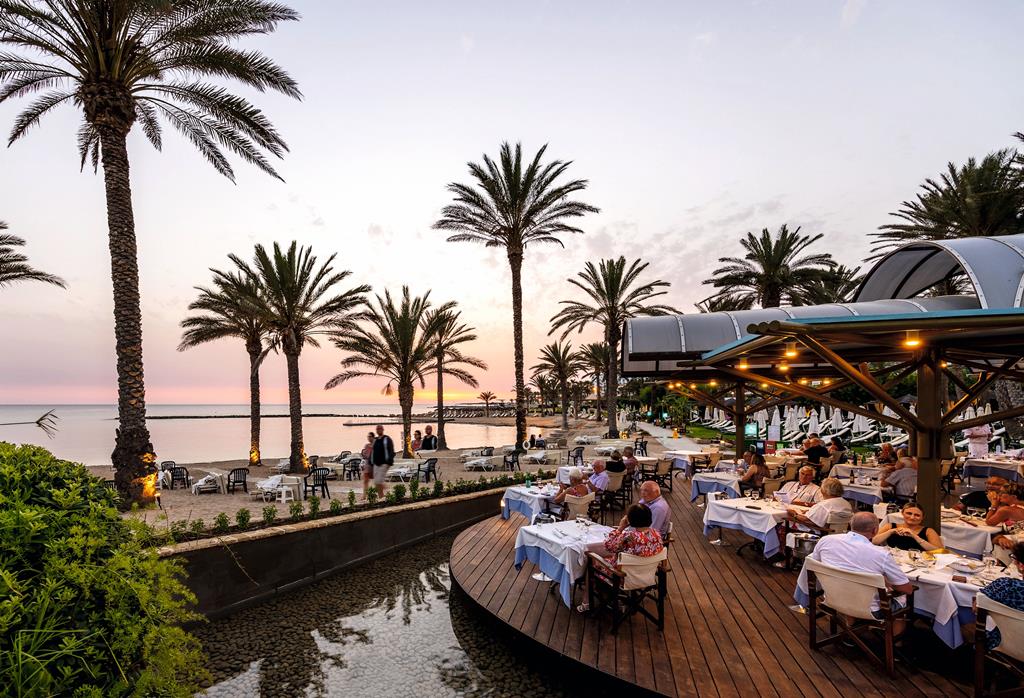 TUI Blue Pioneer Beach – Terras bij zonsondergang, Paphos