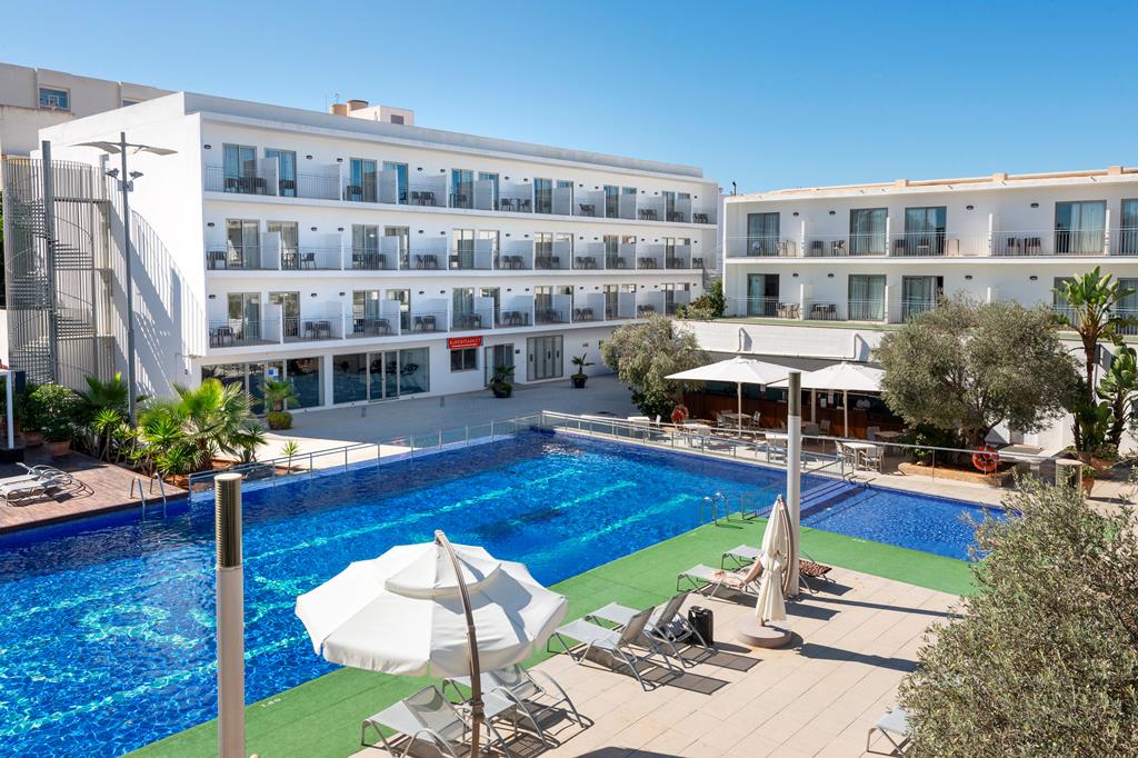 Puchet – Zwembad bij hotel, San Antonio