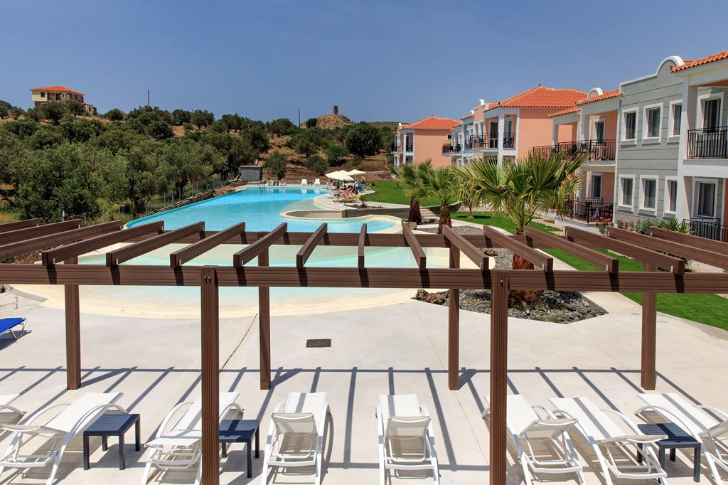 TUI TIME TO SMILE Meraki – Zwembad met ligbedden, Molyvos