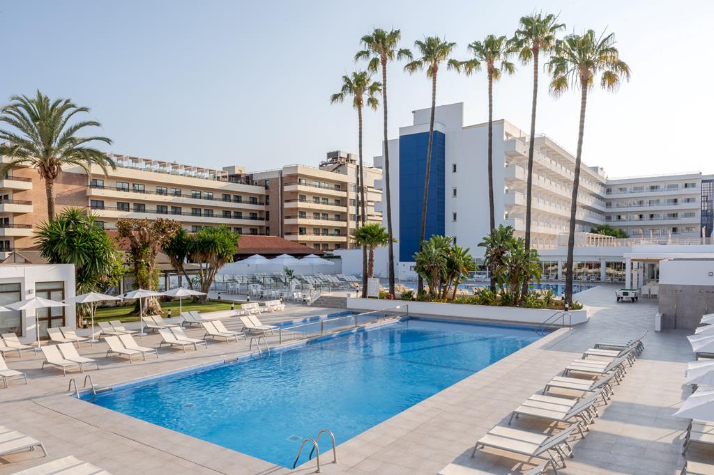 TUI SUNEO Santa Ponsa – Zwembad met ligbedden, Santa Ponsa