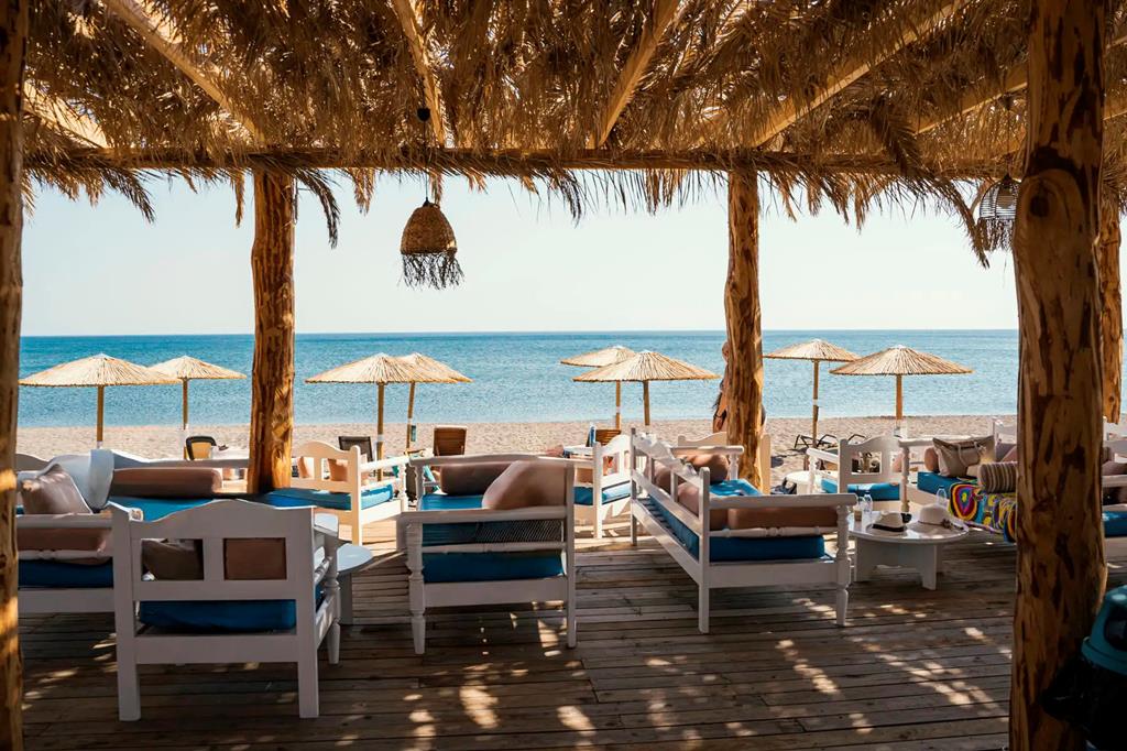 Aeolian Village – Strandlounge, Skála Eresoú