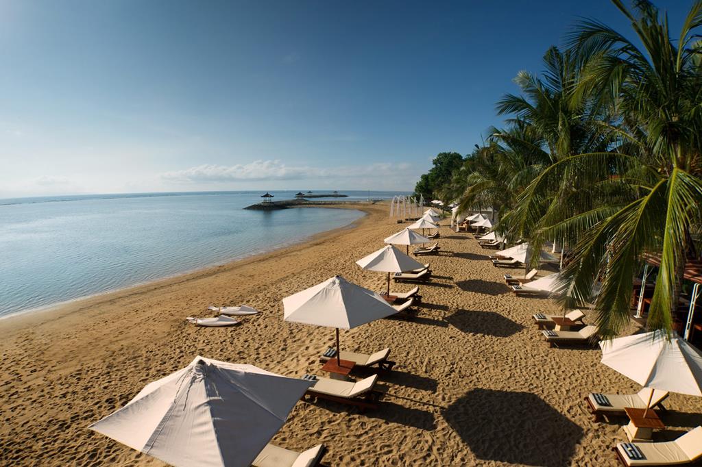 Griya Santrian – Strand met palmen, Sanur