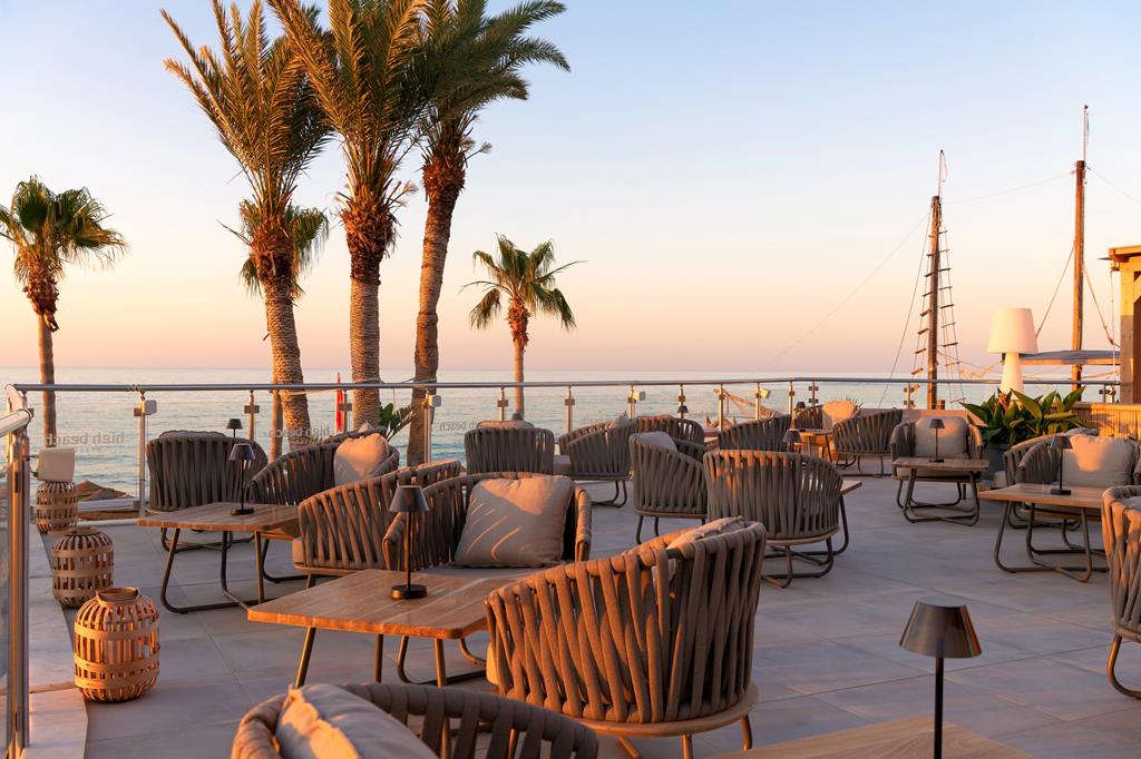 High Beach – Terras met zeezicht, Malia