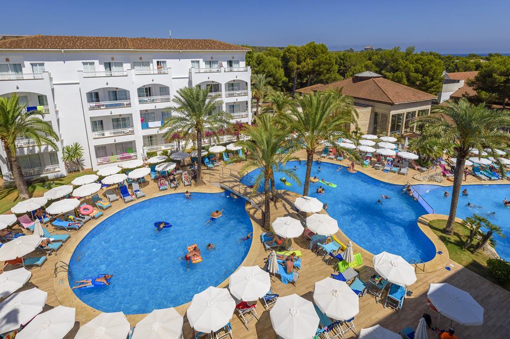 TUI SUNEO Green Garden – Zwembad met parasols, Cala Ratjada