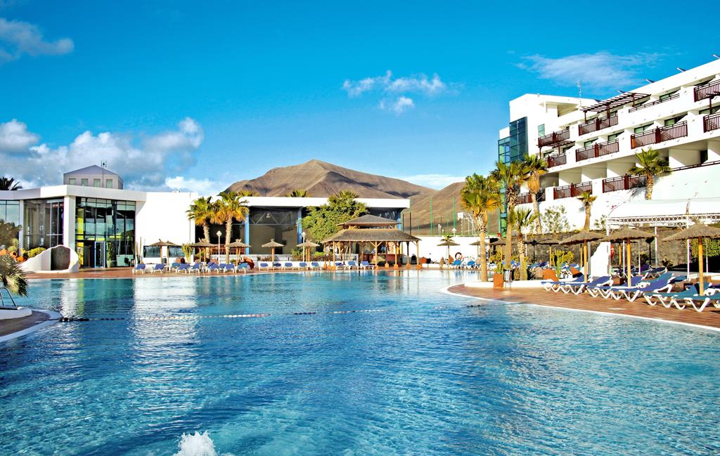 Sandos Papagayo Beach Resort – Zwembad met bergzicht, Playa Blanca