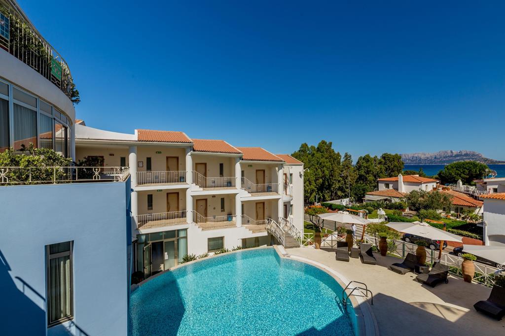 The Pelican Beach Resort and Spa – Zwembad met uitzicht, Pittulongu