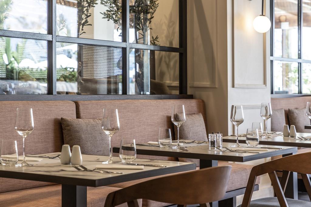 Kerkyra Blue By Louis Hotels – Restaurant met tafels, Alykes Potamou