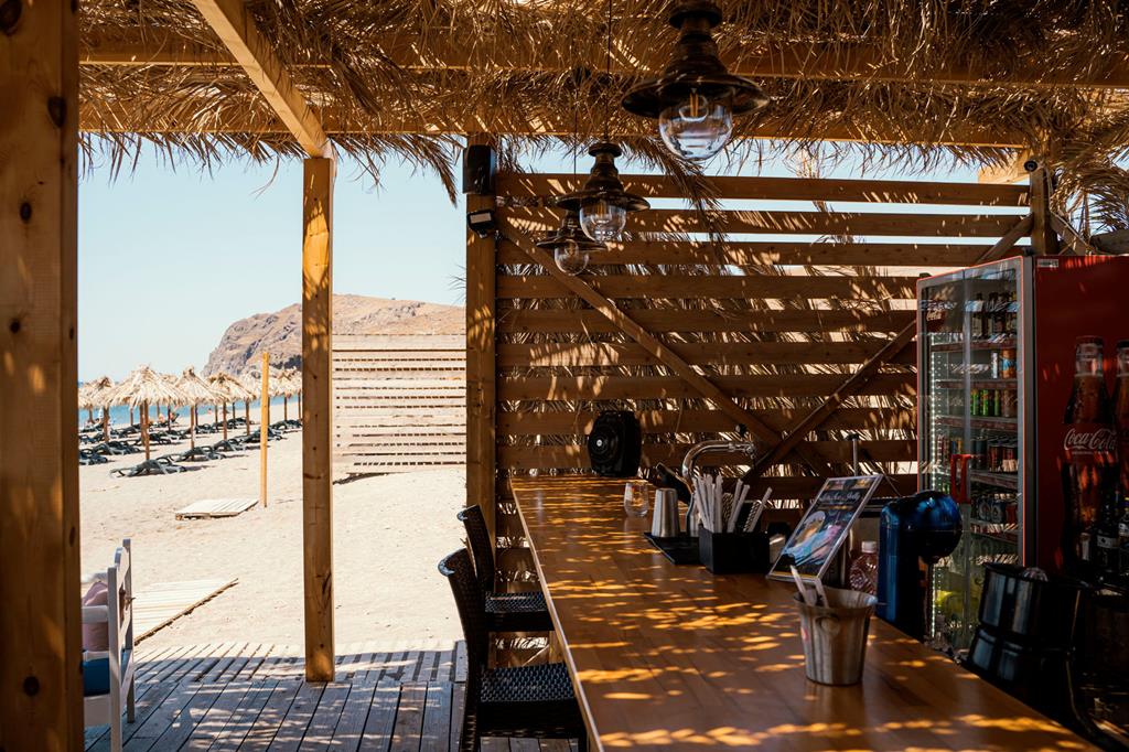 Aeolian Village – Strandbar, Skála Eresoú