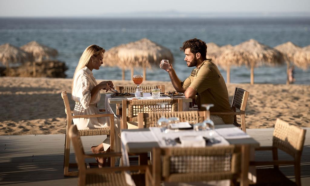 The Bay – Diner aan strand, Vassilikos