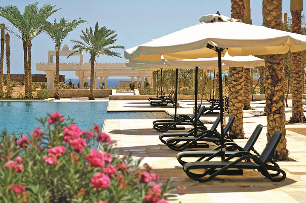 Reef Oasis Blue Bay Resort – Ligbedden bij zwembad, Na'ama Bay