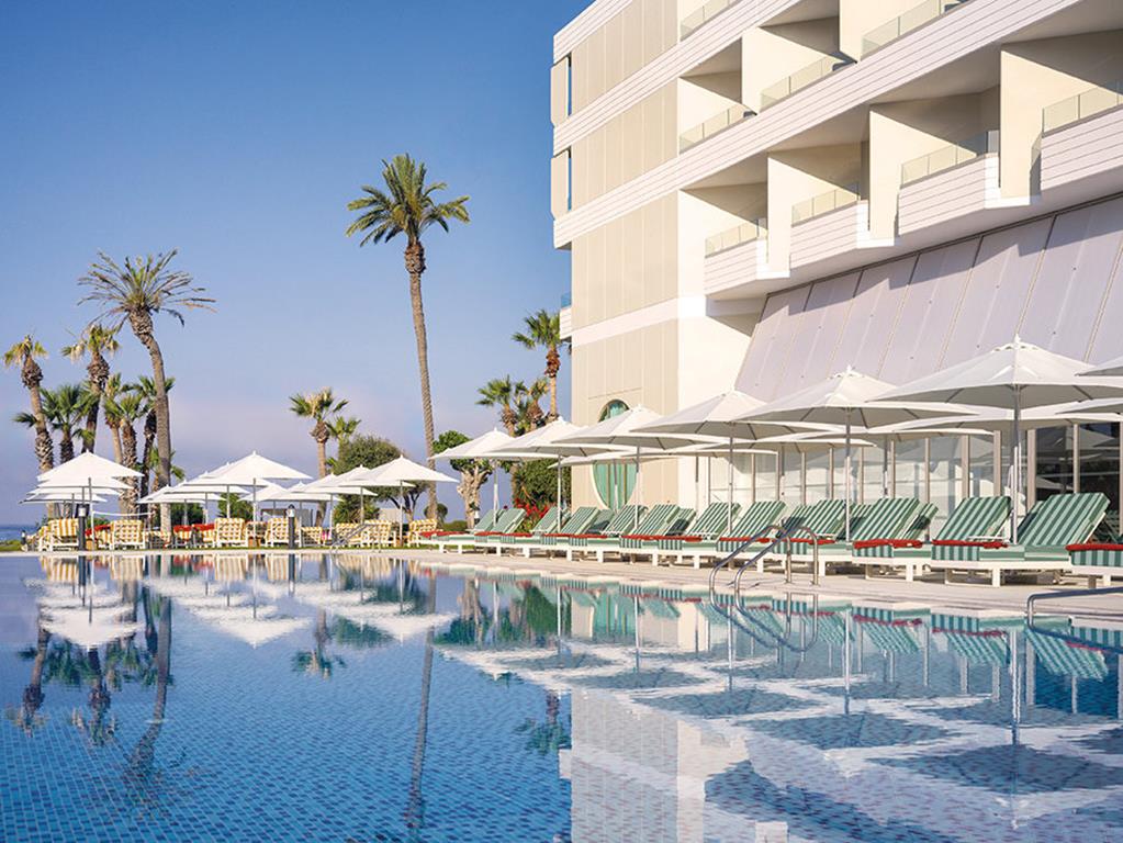 Imperial Island Resort – Zwembad met palmen, Paphos