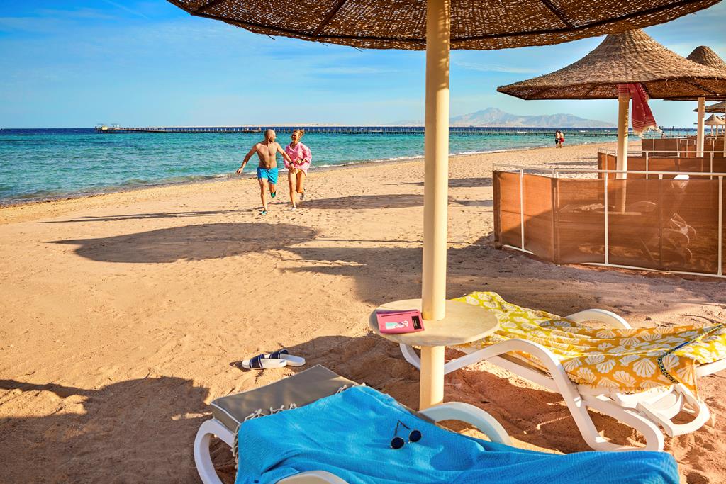 TUI MAGIC LIFE Redsina Sharm el Sheikh – Strand met parasols, Nabq