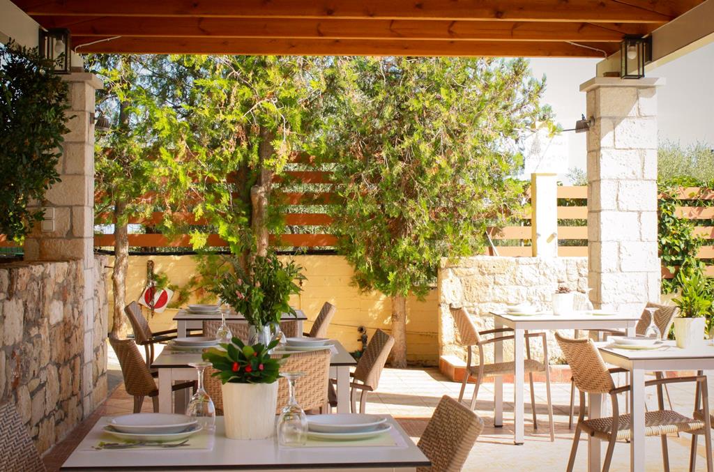 Villa Vicky – Terras met tafels, Chersonissos