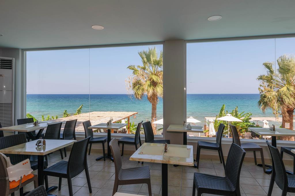 Belussi Beach – Restaurant met zeezicht, Kipséli
