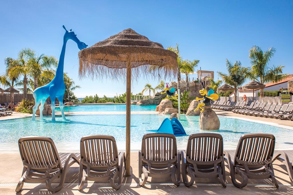 Alannia Els Prats – Zwembad met ligbedden, Miami Playa