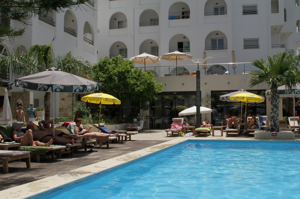 Glaros Beach – Zwembad met ligbedden, Chersonissos