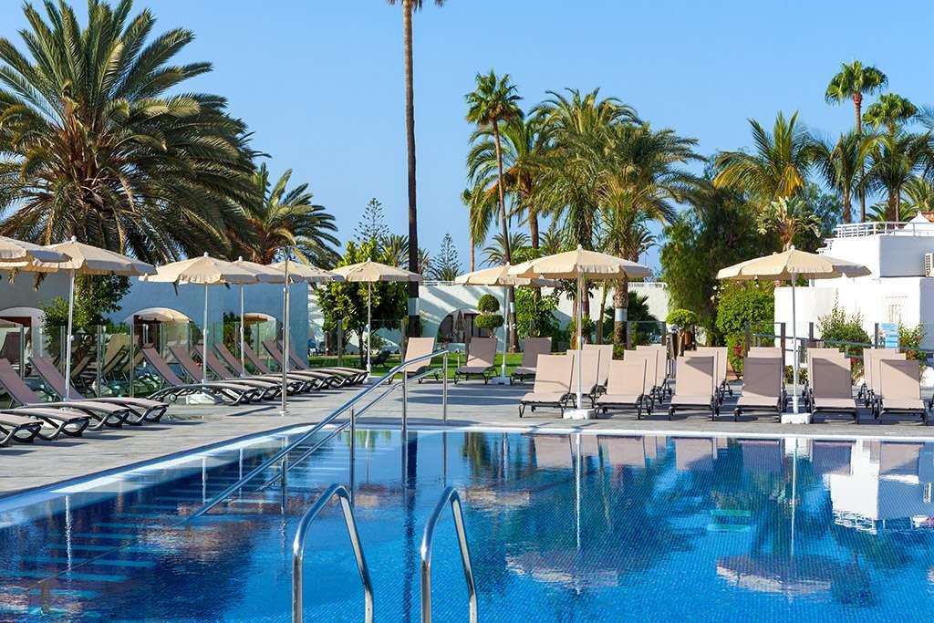 Barbacan – Zwembad met palmen, Playa del Ingles