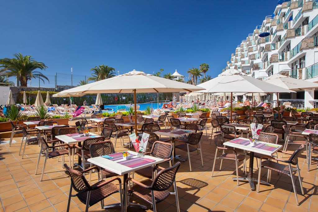 Revoli Playa – Terras met parasols, Puerto Rico