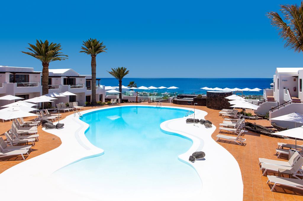 R2 Bahia Kontiki Beach – Zwembad met ligbedden, Puerto del Carmen