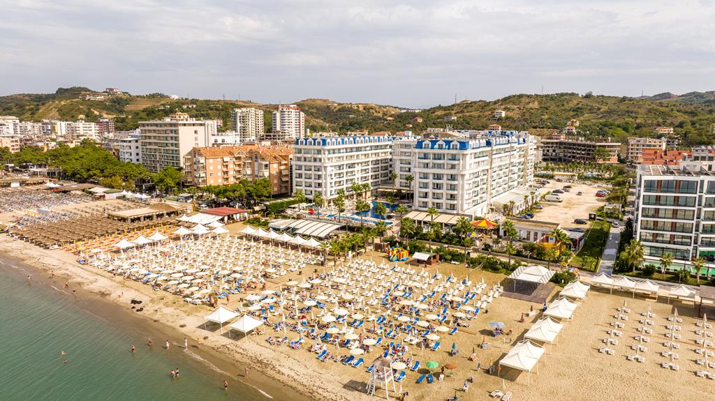 Hotel Grand Blue Fafa – Strand van boven, Golem