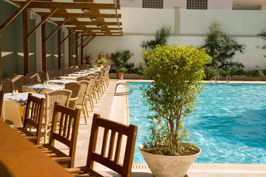 Best Western Plaza – Zwembad met terras, Rhodos Stad