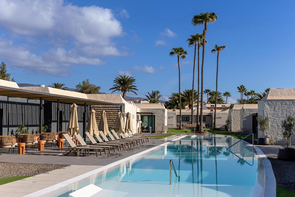 Tajaraste – Zwembad met palmen, Playa del Ingles