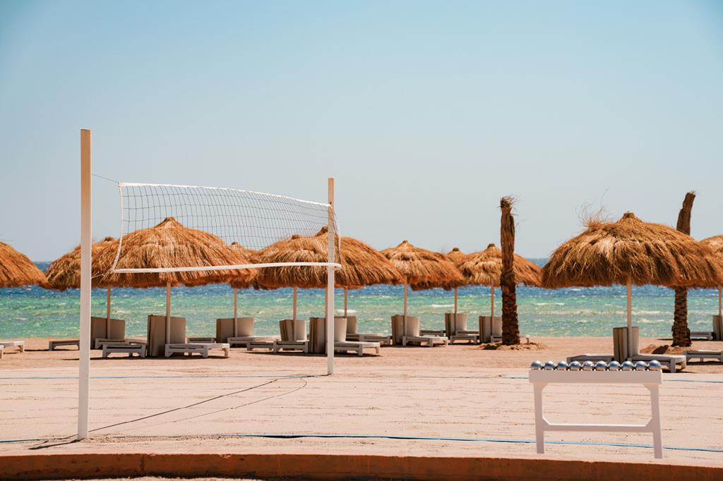 Reef Oasis Suakin Resort – Strand met parasols, Marsa Alam